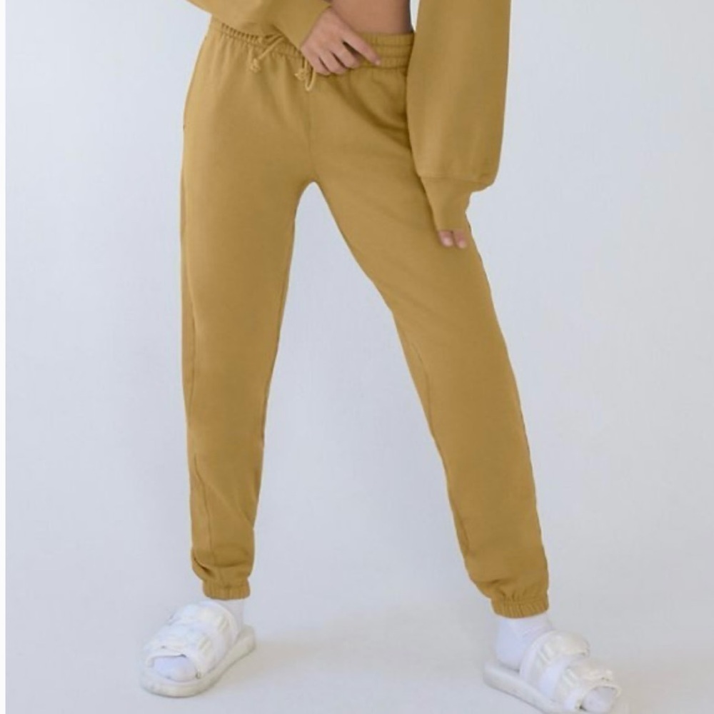 Aritzia TNA Cozy AF Boyfriend Joggers in Mustard Yellow Size 2XS